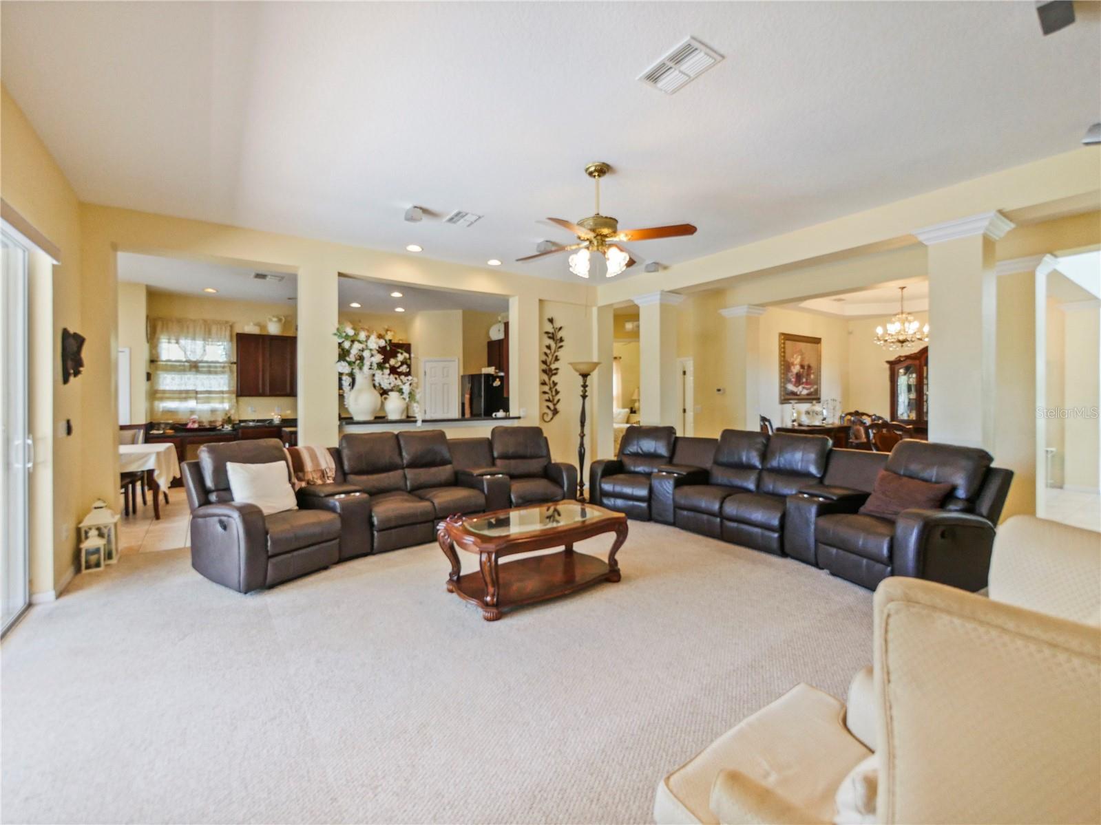 Listing photo id 7 for 23241 Abercorn Lane
