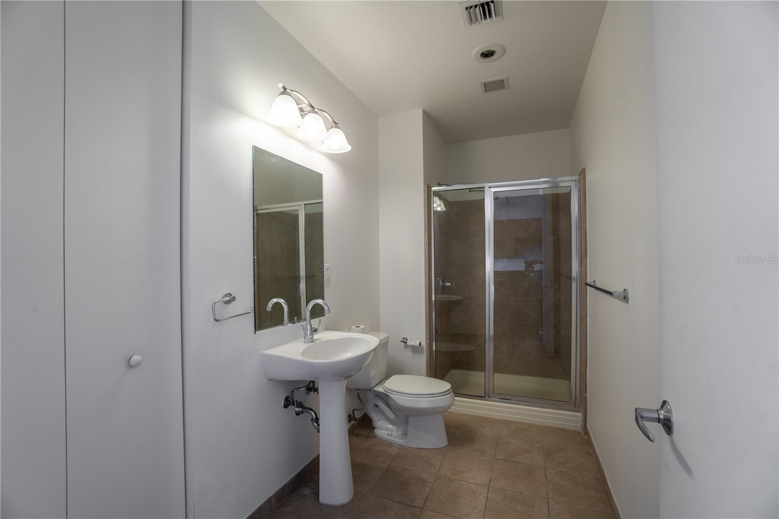 Image 14 of 25 For 150 Robinson Street 2203