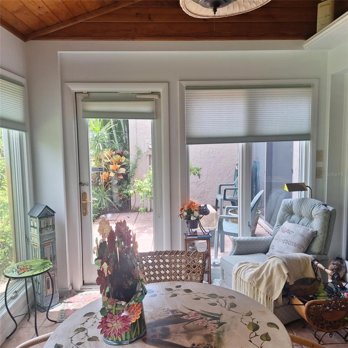 Image 10 of 24 For 1517 Carolwood Boulevard