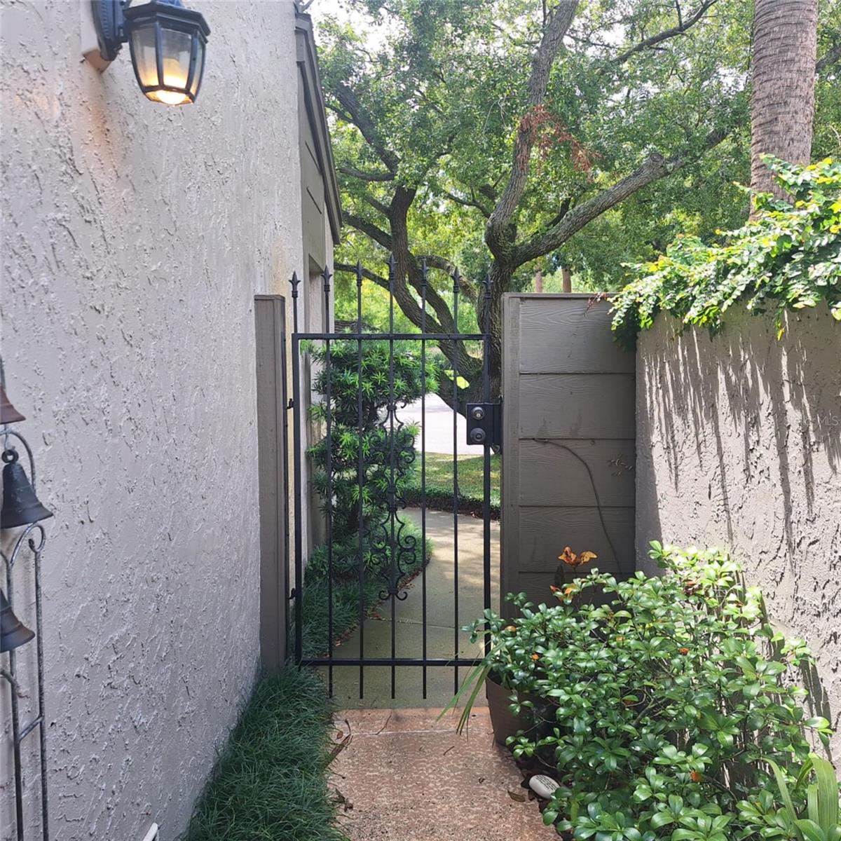 Image 26 of 35 For 1517 Carolwood Boulevard