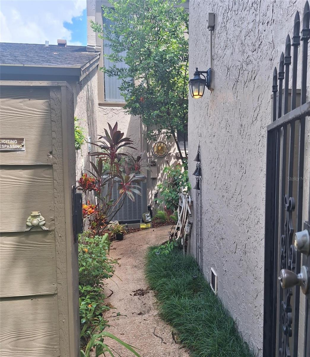 Image 3 of 24 For 1517 Carolwood Boulevard