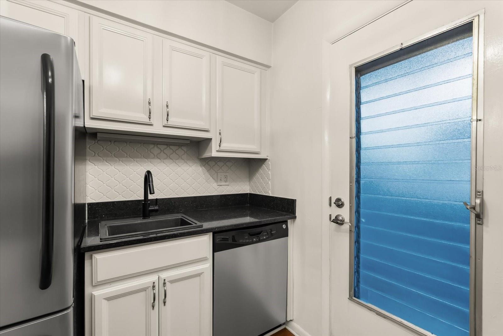 Image 11 of 27 For 1140 Orlando Avenue B 1