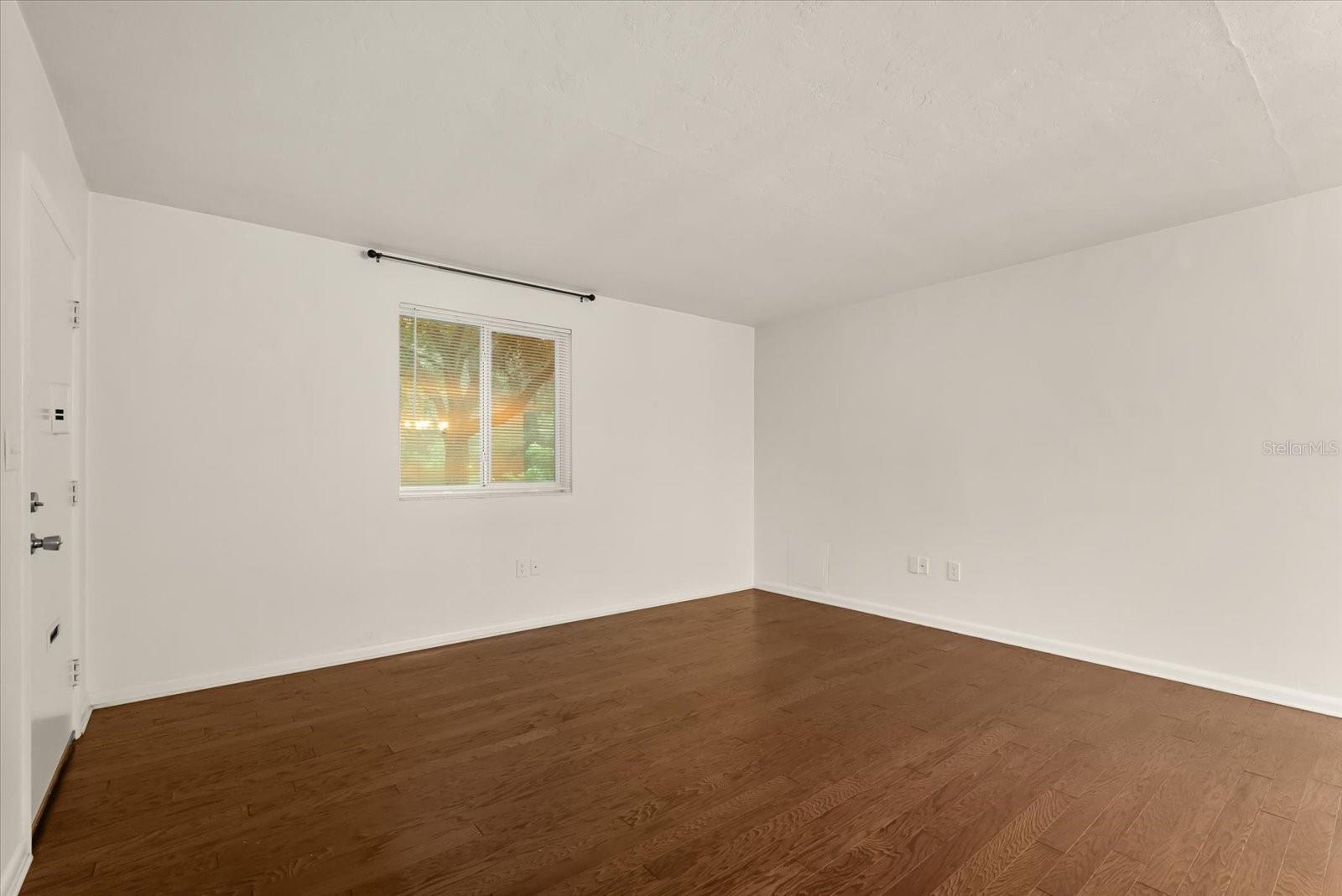Image 21 of 27 For 1140 Orlando Avenue B 1