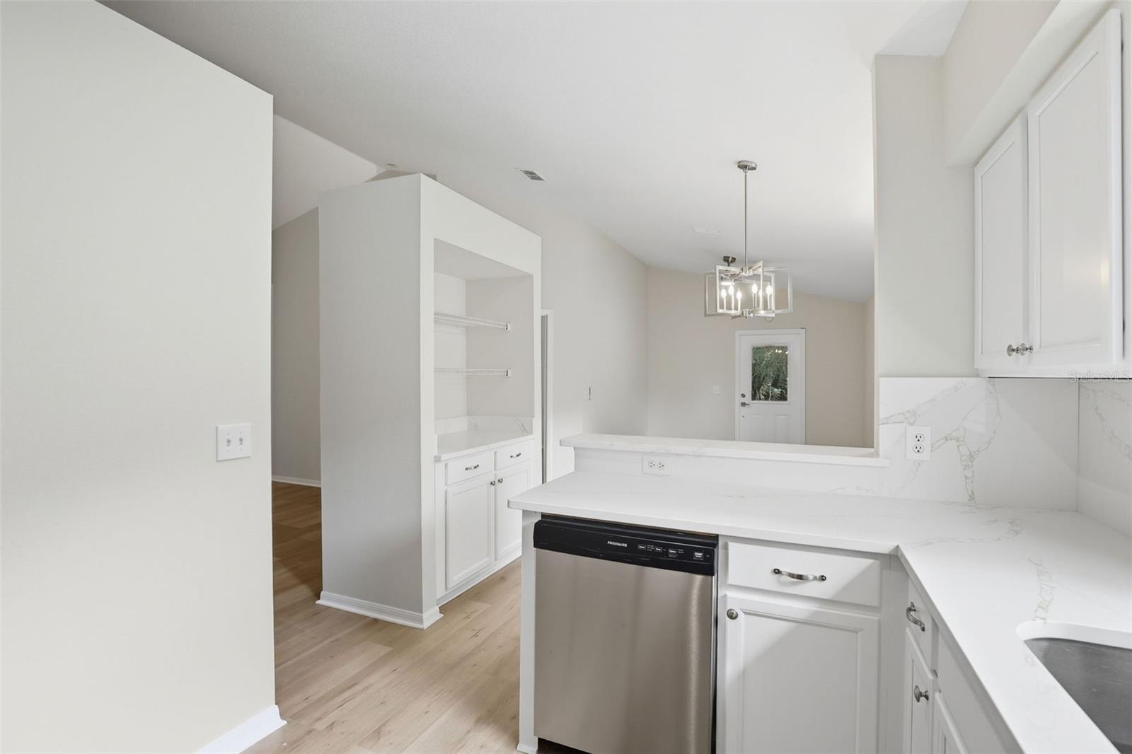 Image 10 of 23 For 840 Mulberry Street