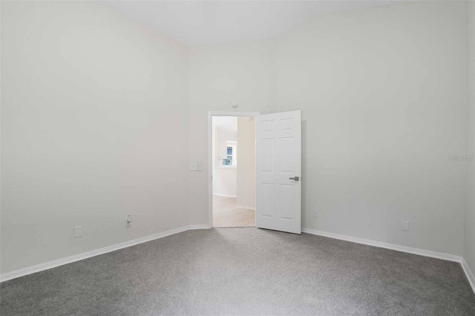 Image 13 of 23 For 840 Mulberry Street