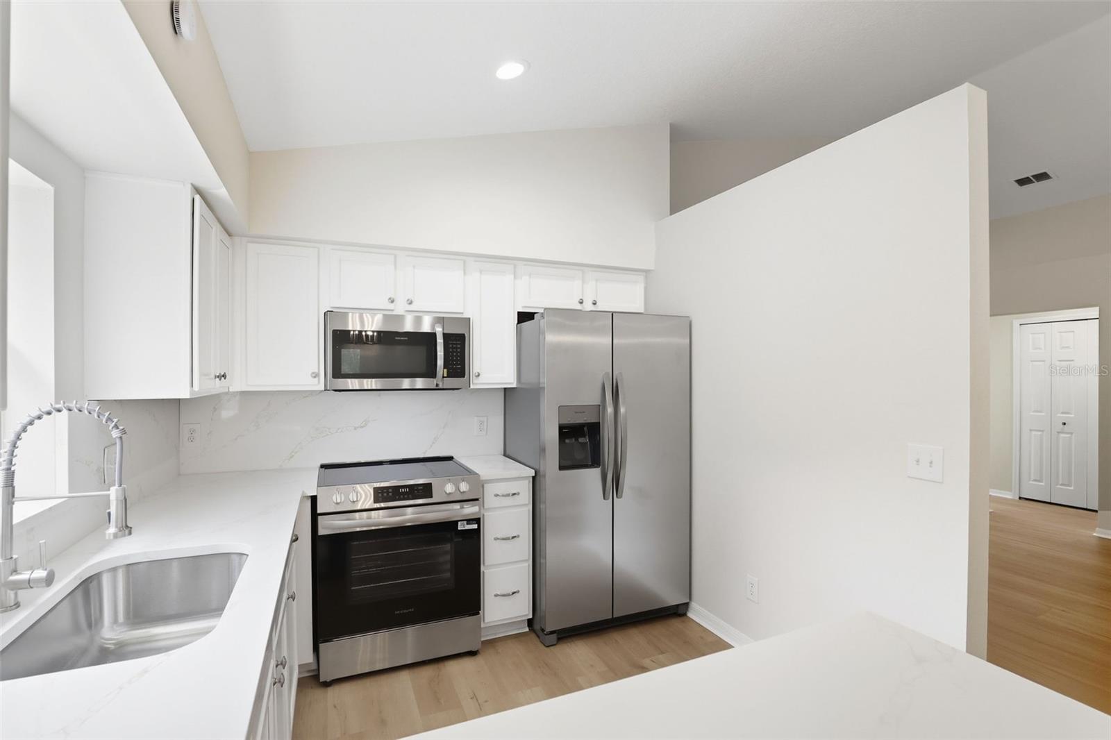 Image 7 of 23 For 840 Mulberry Street