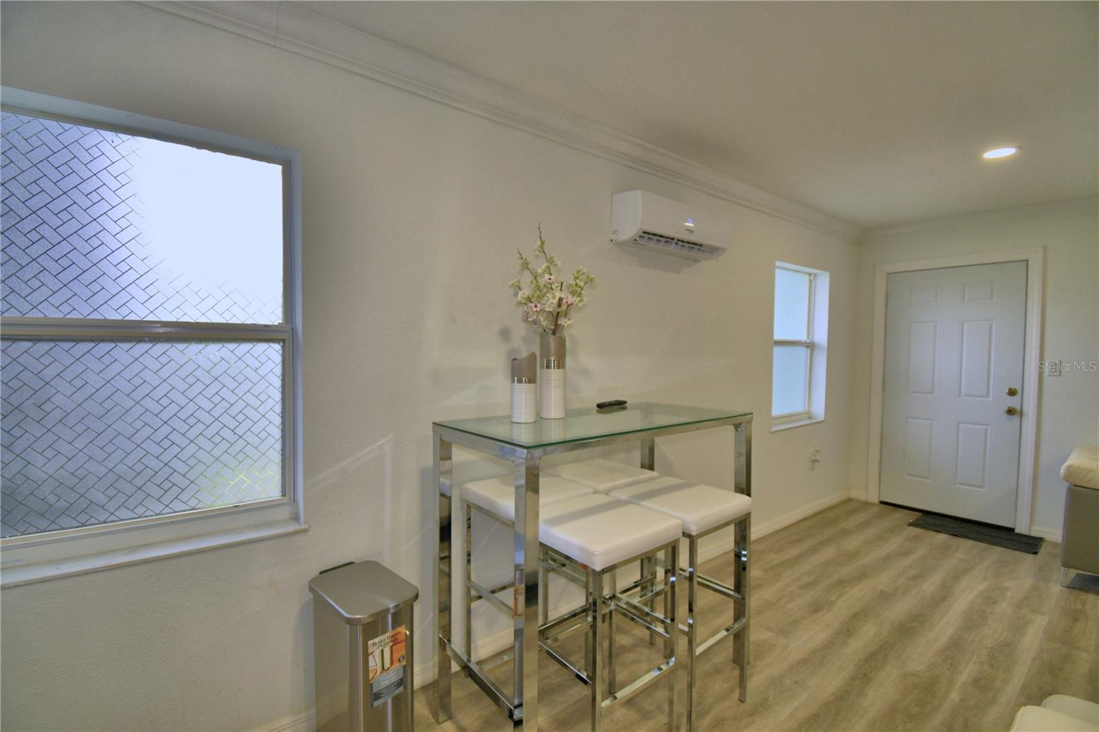 Image 10 of 28 For 2405 Roslyn Lane C