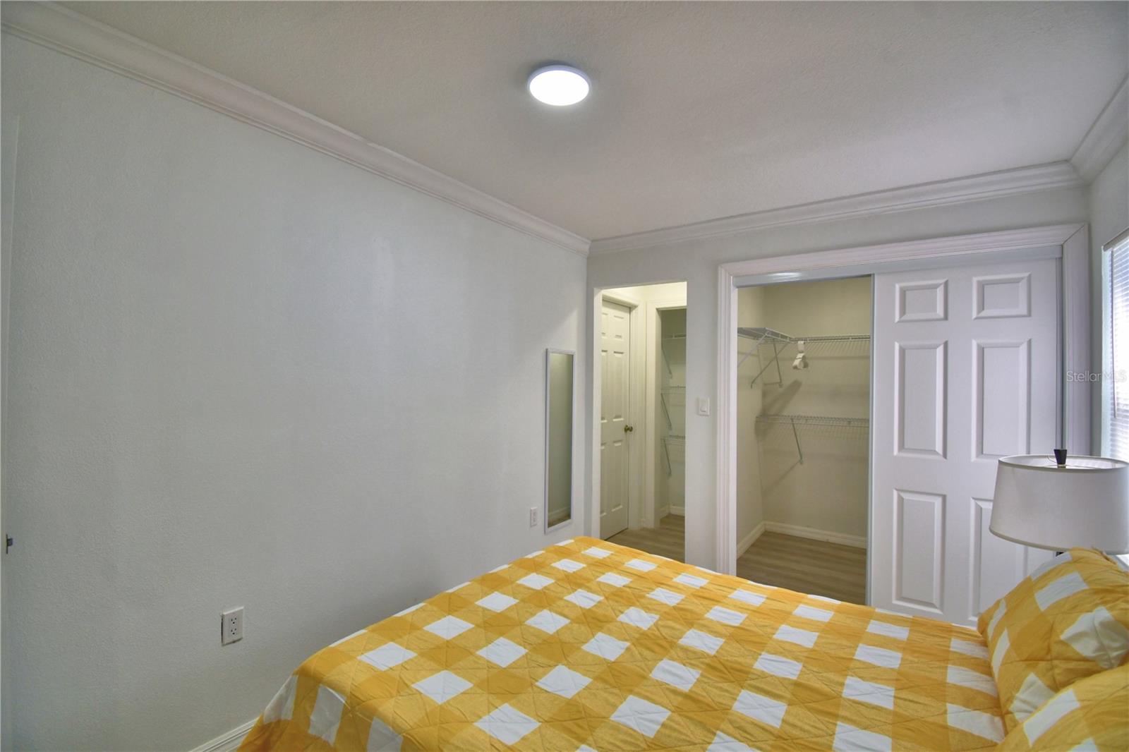 Image 21 of 28 For 2405 Roslyn Lane C