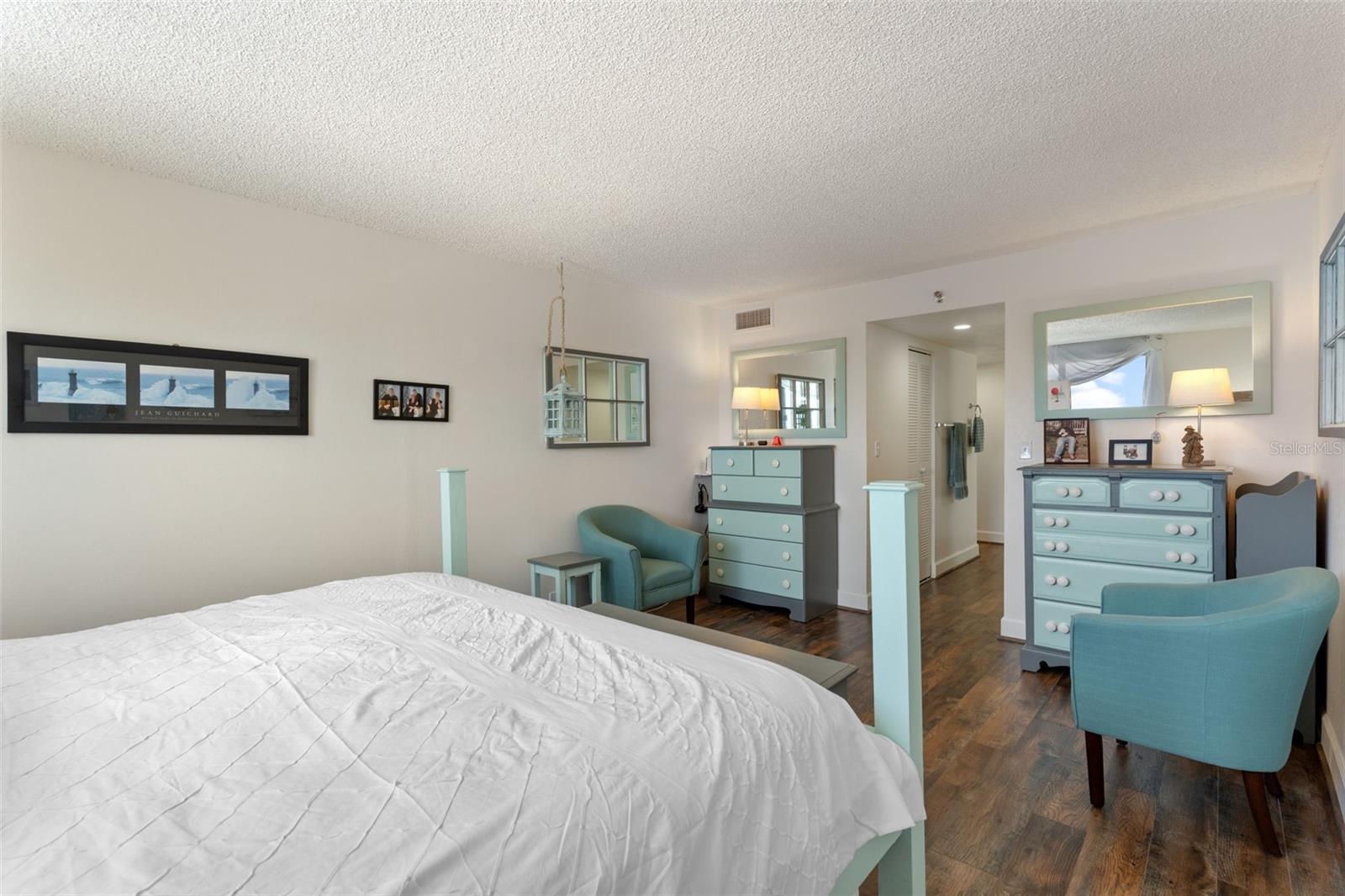 Image 13 of 29 For 400 Colonial Drive 608