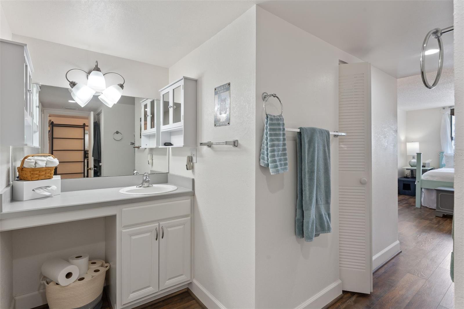 Image 14 of 29 For 400 Colonial Drive 608