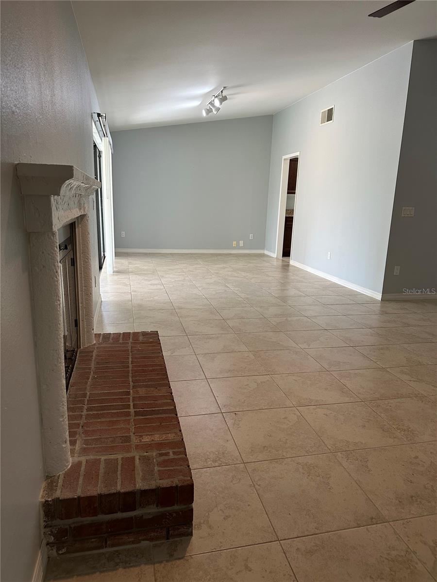 Image 4 of 18 For 7939 Glen Abbey Circle
