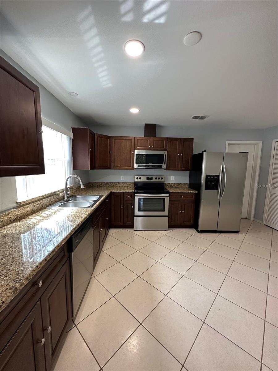 Image 6 of 18 For 7939 Glen Abbey Circle