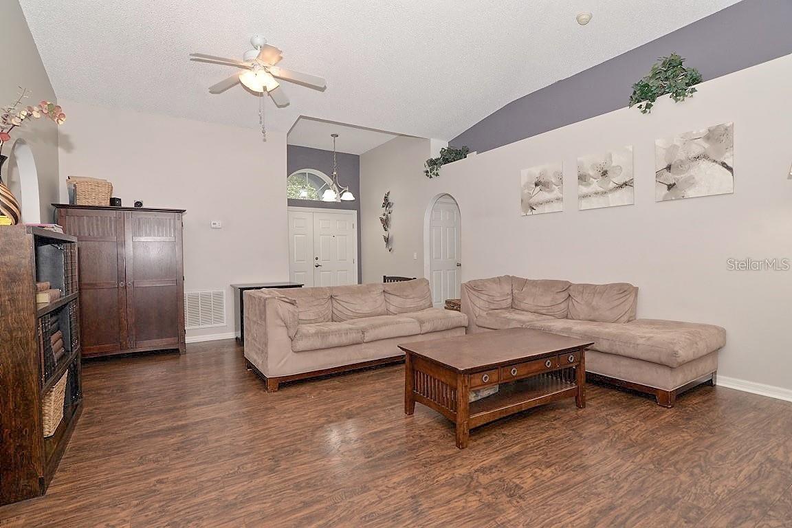 Image 3 of 21 For 1086 Welch Hill Circle