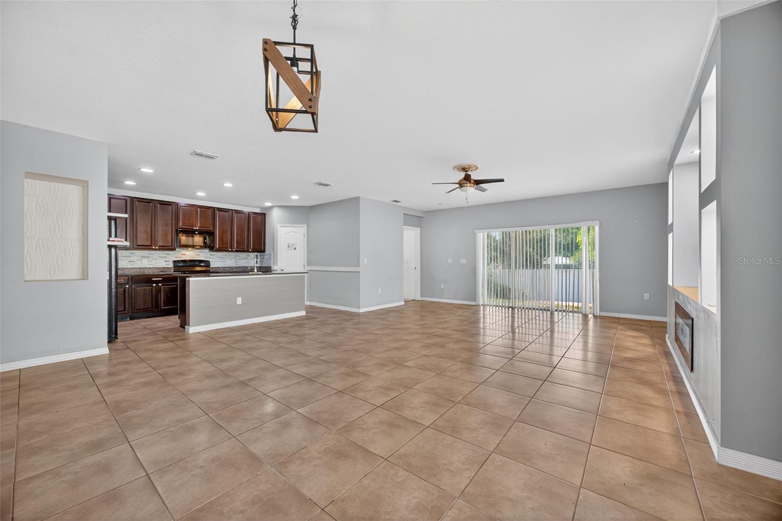 Image 11 of 30 For 915 Revere Avenue