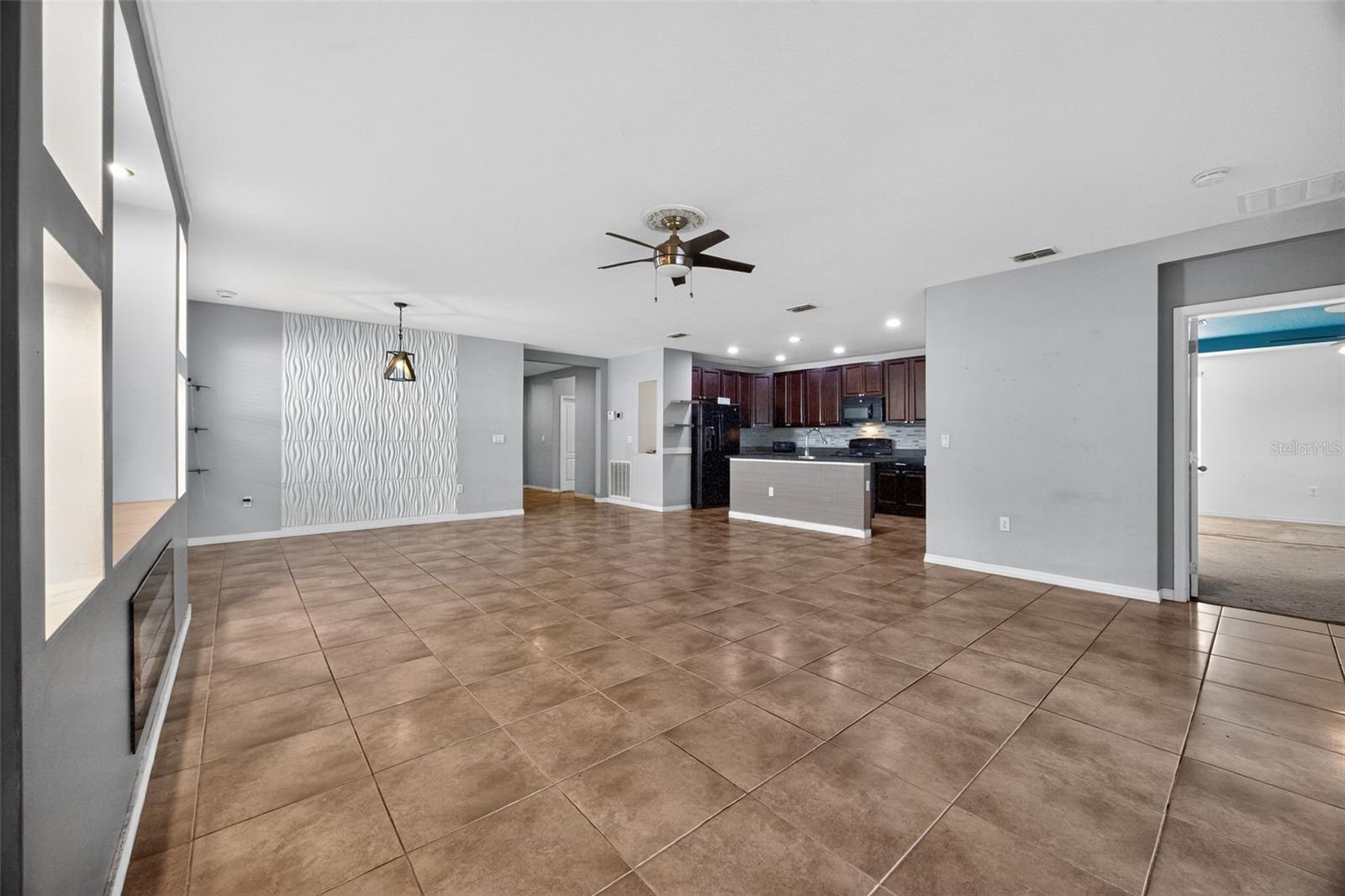 Image 12 of 30 For 915 Revere Avenue