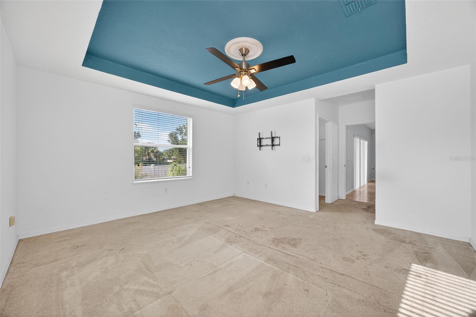 Image 18 of 30 For 915 Revere Avenue