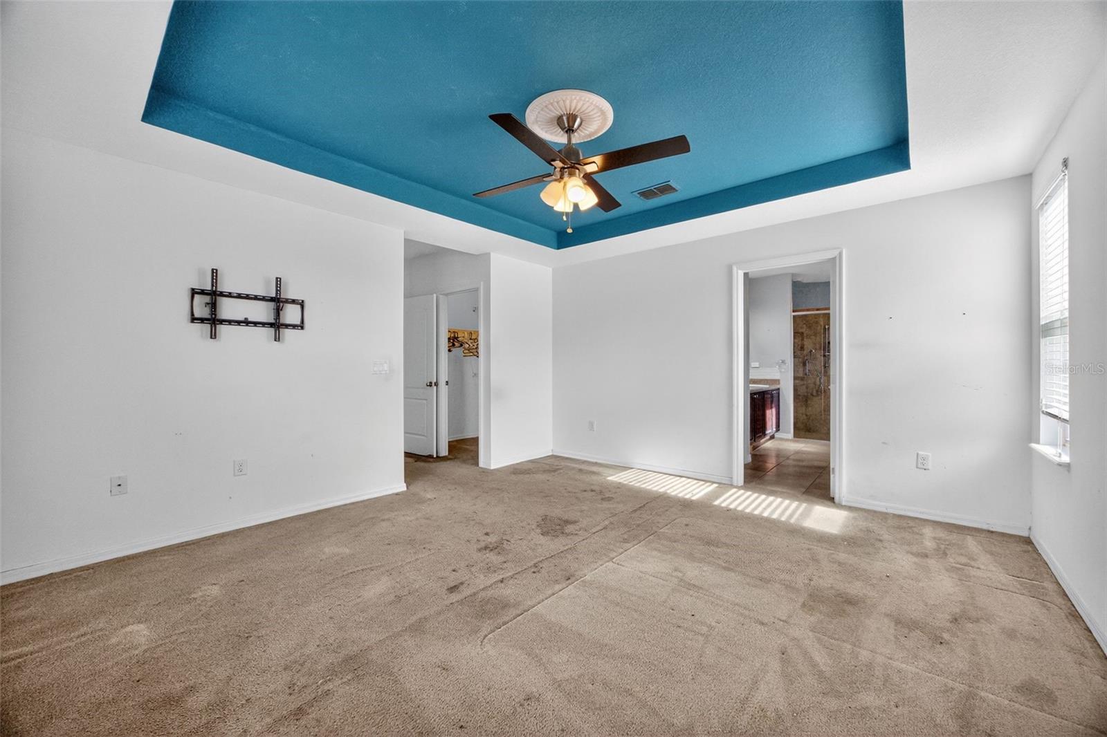 Image 19 of 30 For 915 Revere Avenue