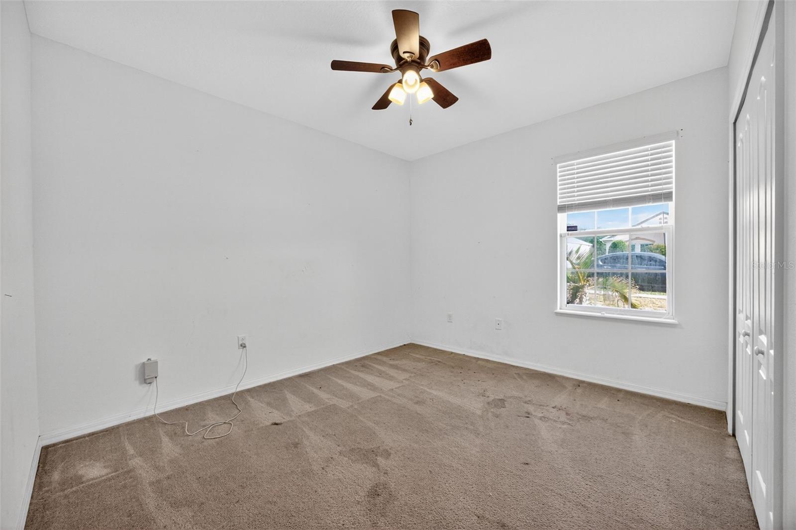 Image 22 of 30 For 915 Revere Avenue