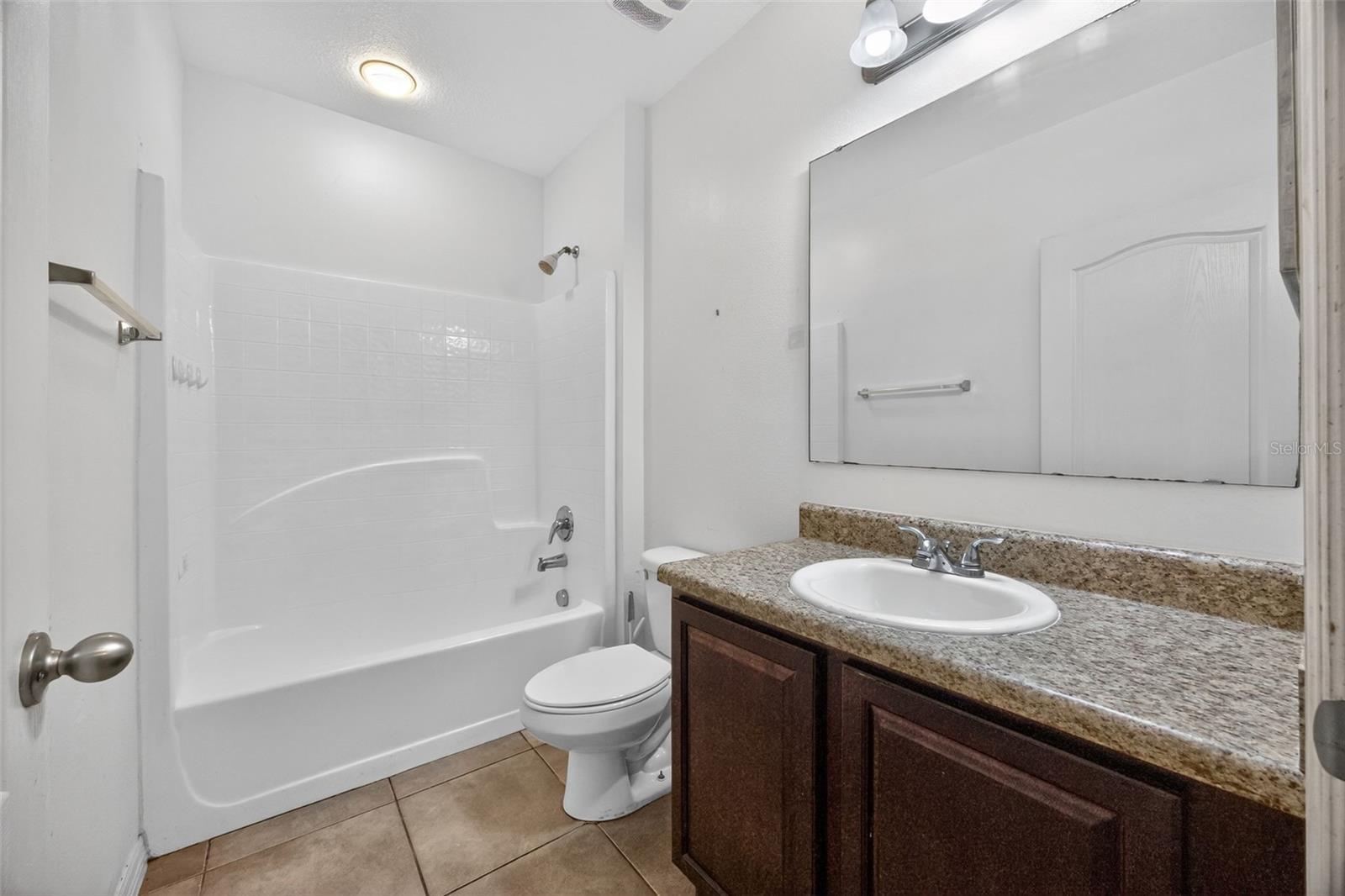 Image 24 of 30 For 915 Revere Avenue