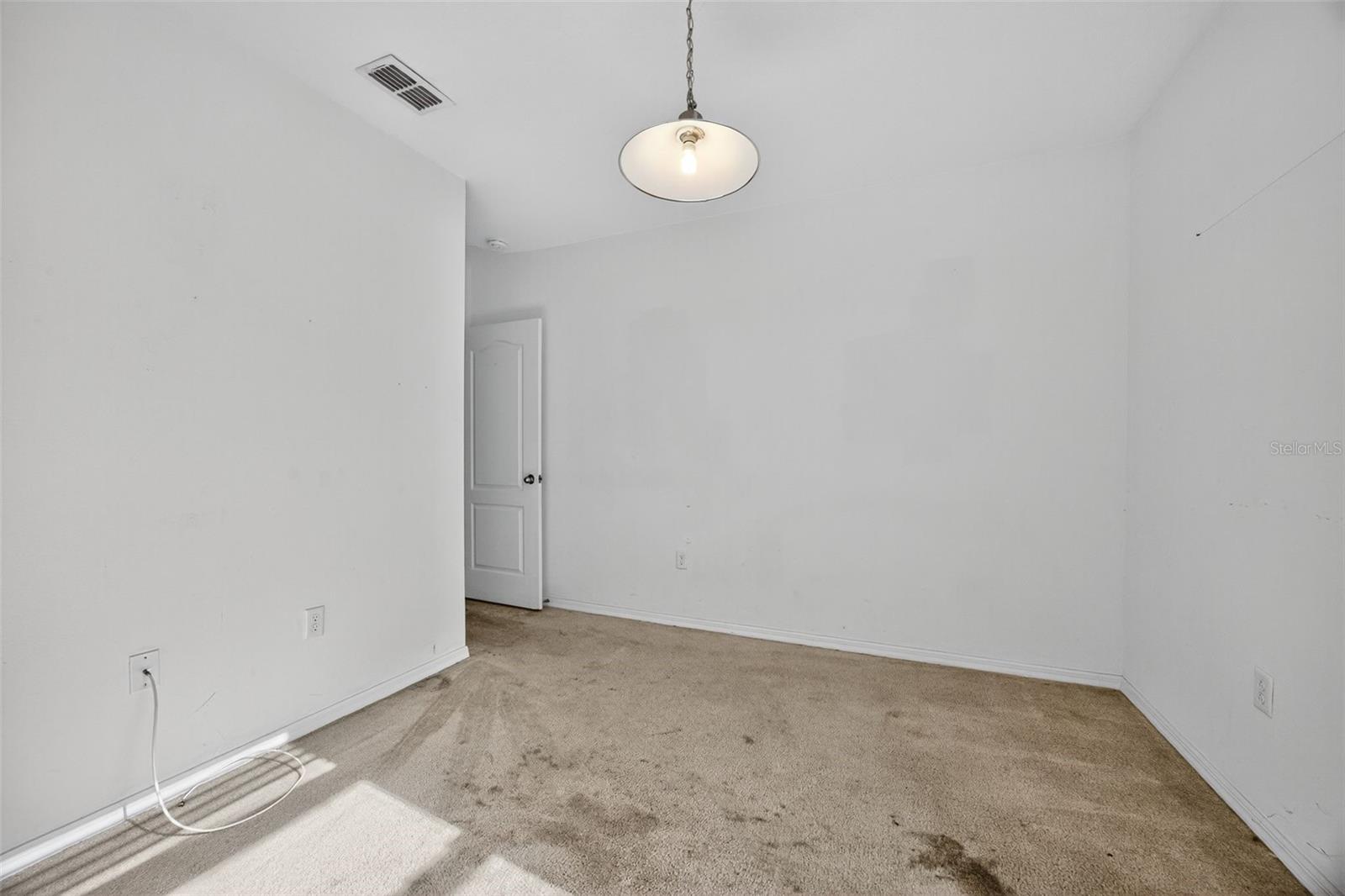 Image 26 of 30 For 915 Revere Avenue