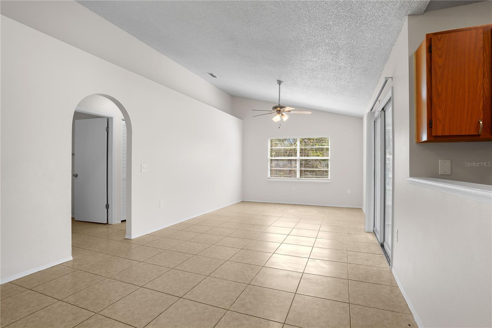 Image 13 of 37 For 590 Twin Lake Avenue