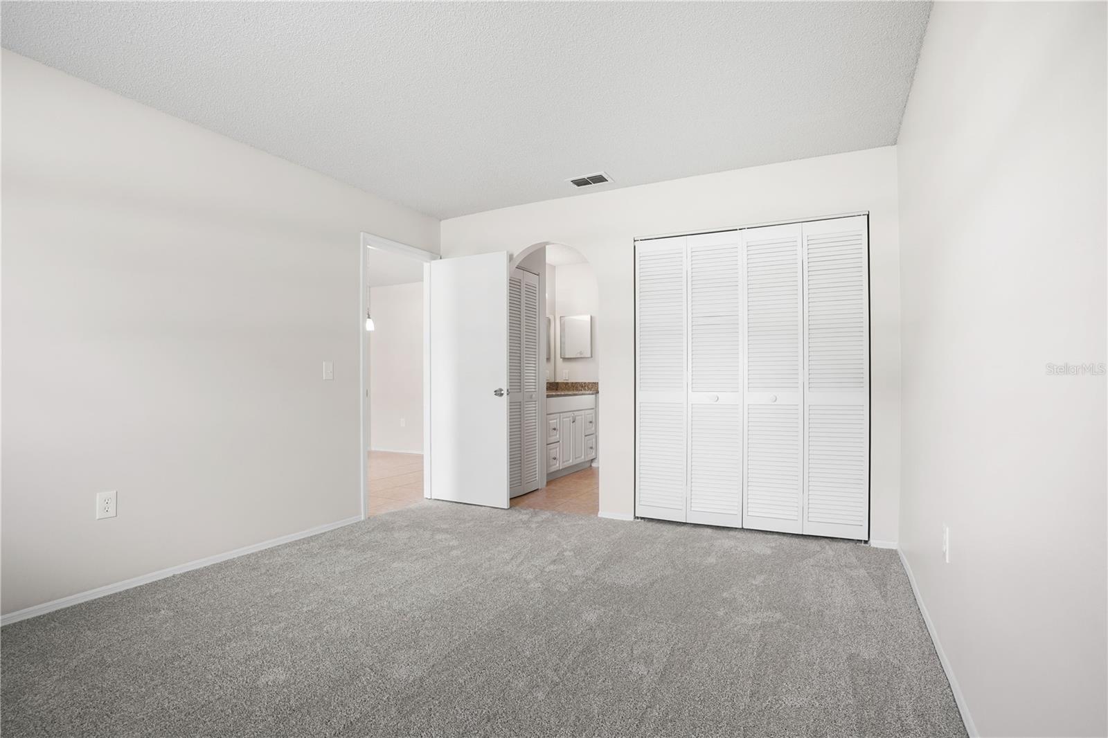 Image 18 of 37 For 590 Twin Lake Avenue