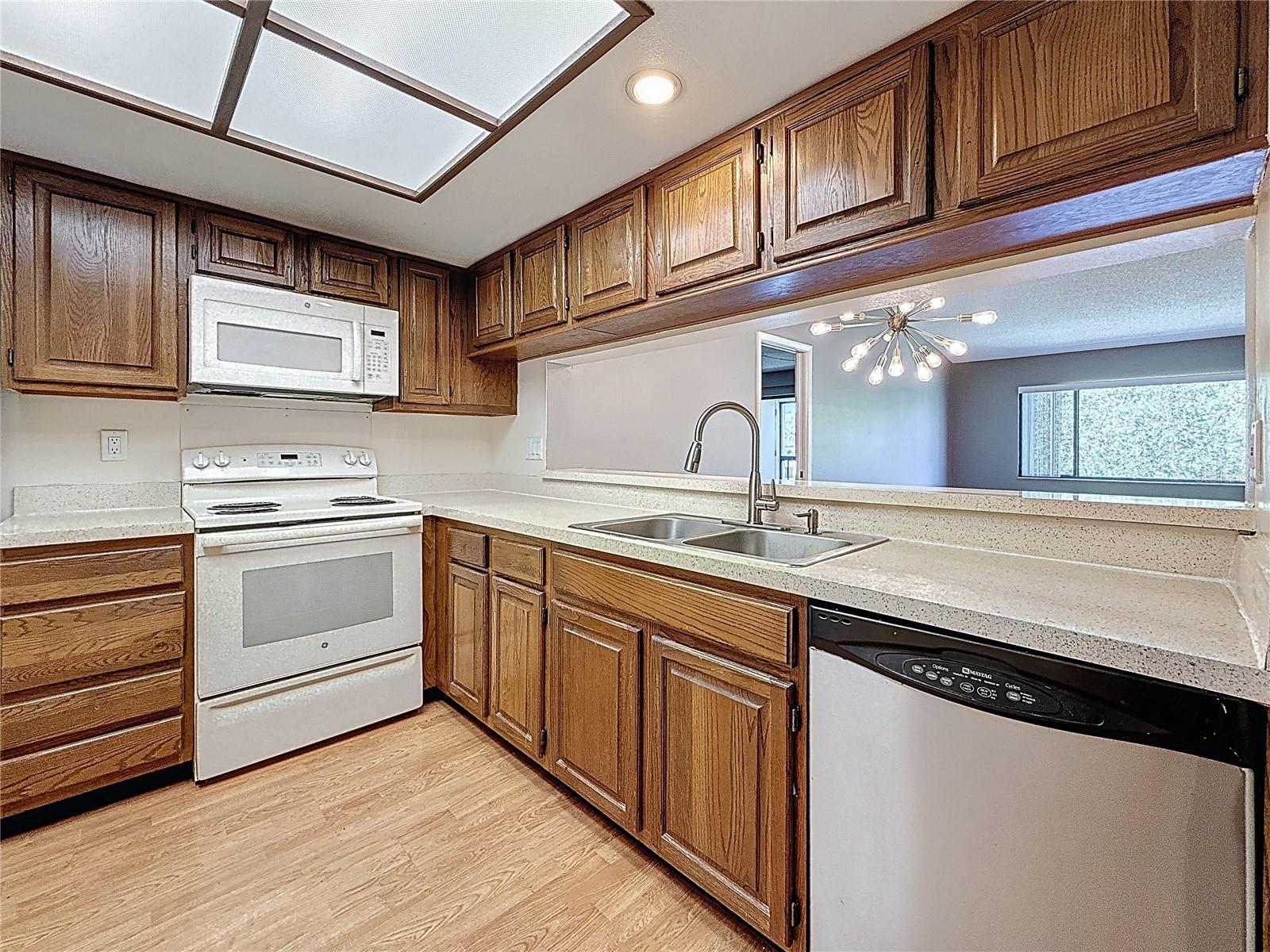 Image 13 of 77 For 2591 Countryside Boulevard 5308