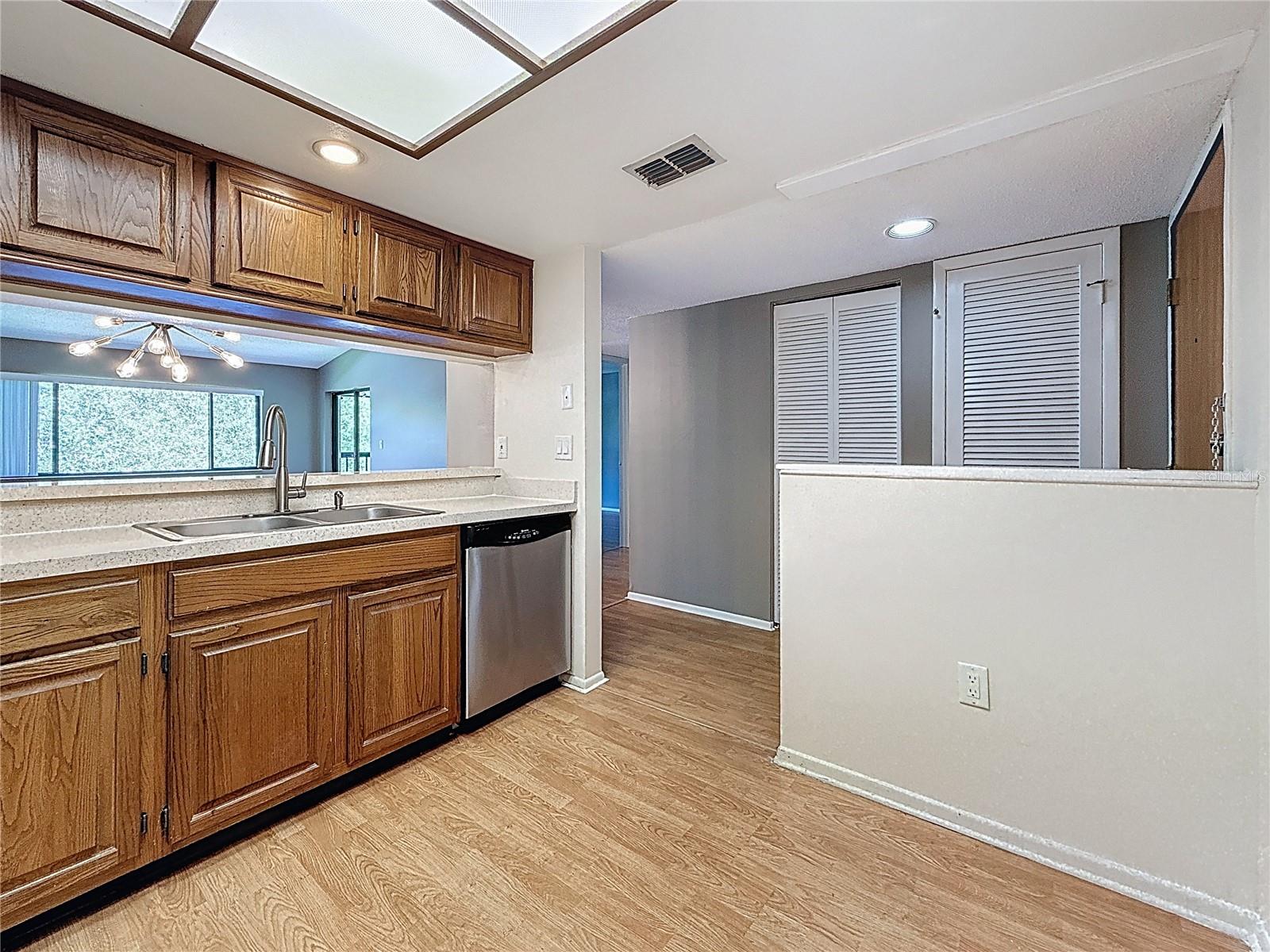 Image 16 of 77 For 2591 Countryside Boulevard 5308