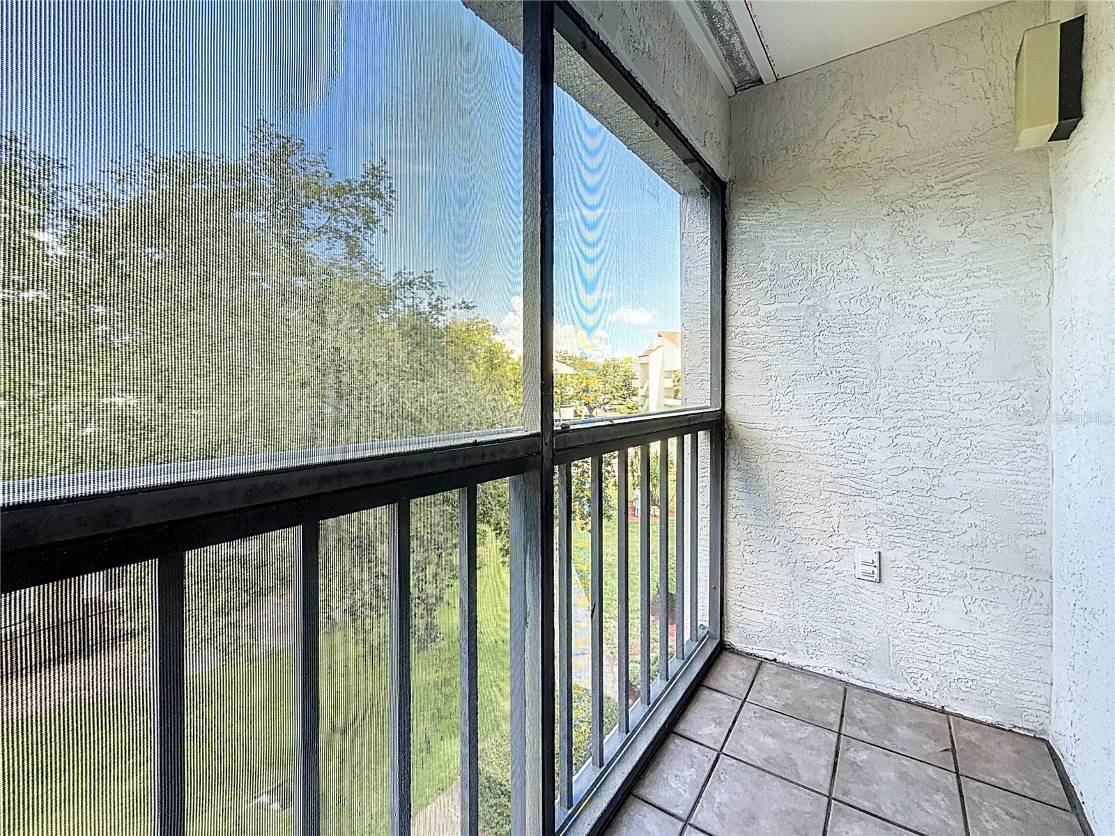 Image 34 of 77 For 2591 Countryside Boulevard 5308