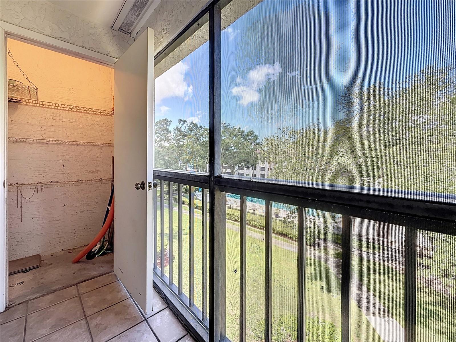 Image 37 of 77 For 2591 Countryside Boulevard 5308