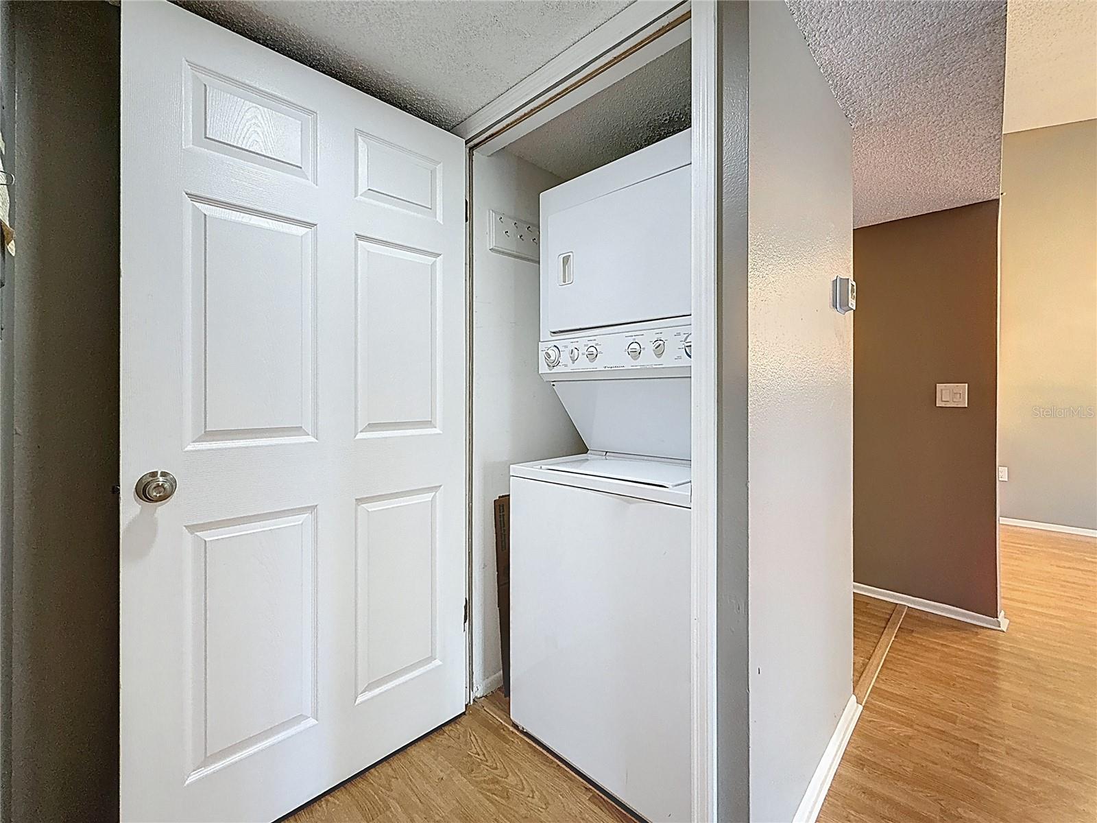 Image 38 of 77 For 2591 Countryside Boulevard 5308