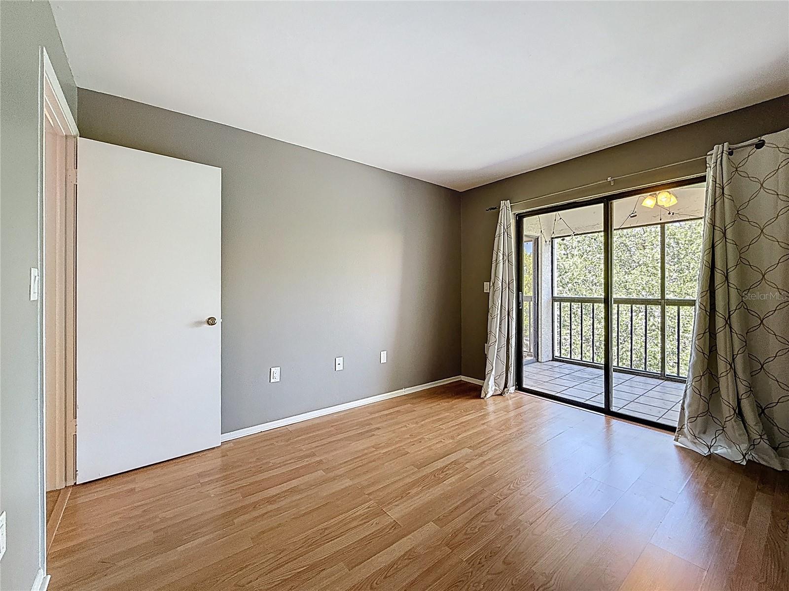 Image 40 of 77 For 2591 Countryside Boulevard 5308
