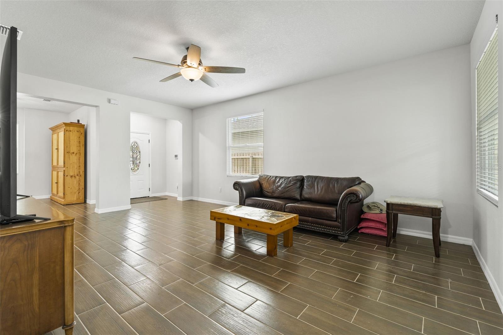 Image 10 of 49 For 463 Bay Avenue
