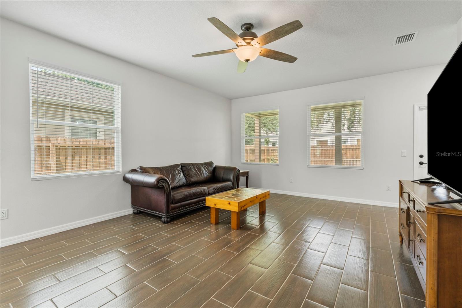 Image 8 of 49 For 463 Bay Avenue