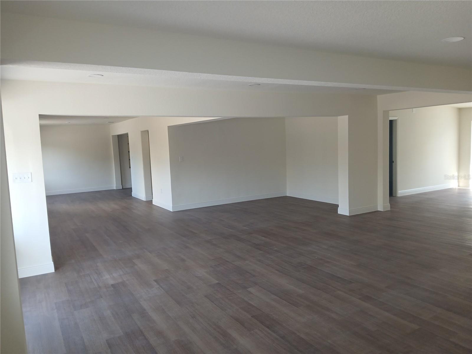 Image 3 of 8 For 3465 Edgewater Drive