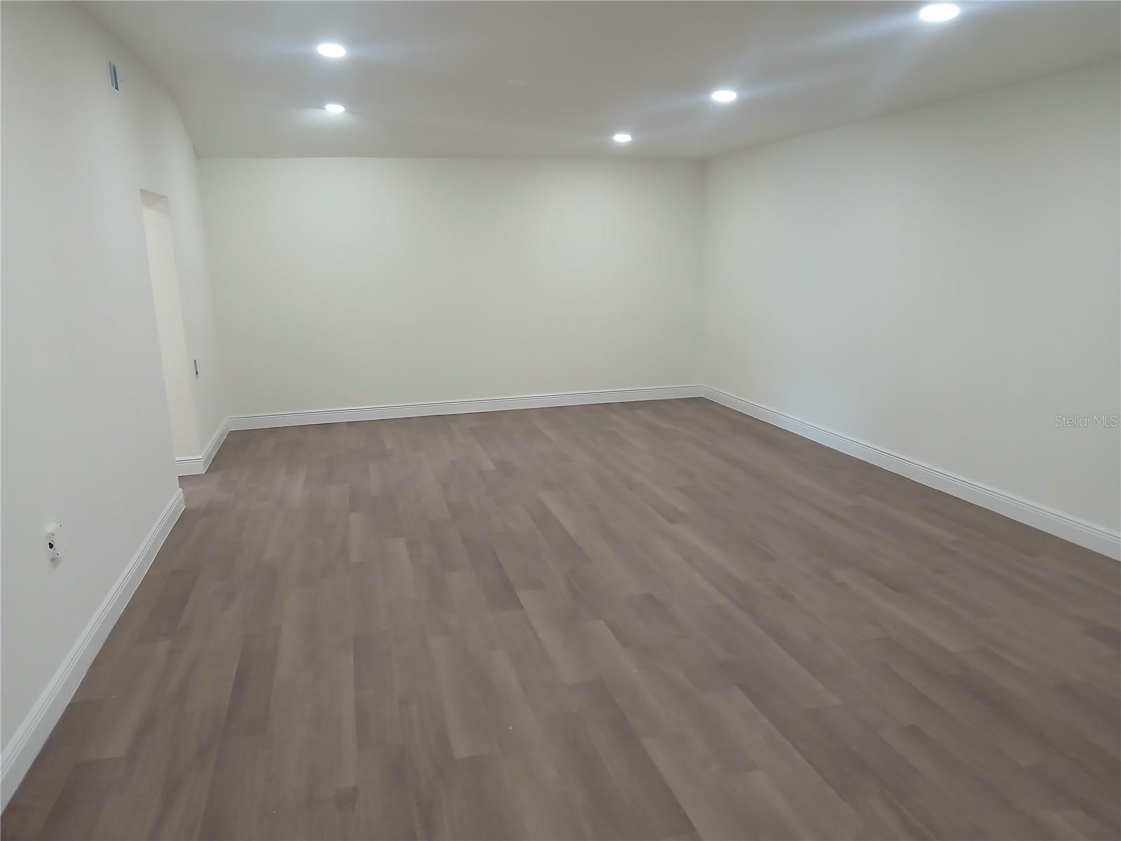 Image 5 of 8 For 3465 Edgewater Drive