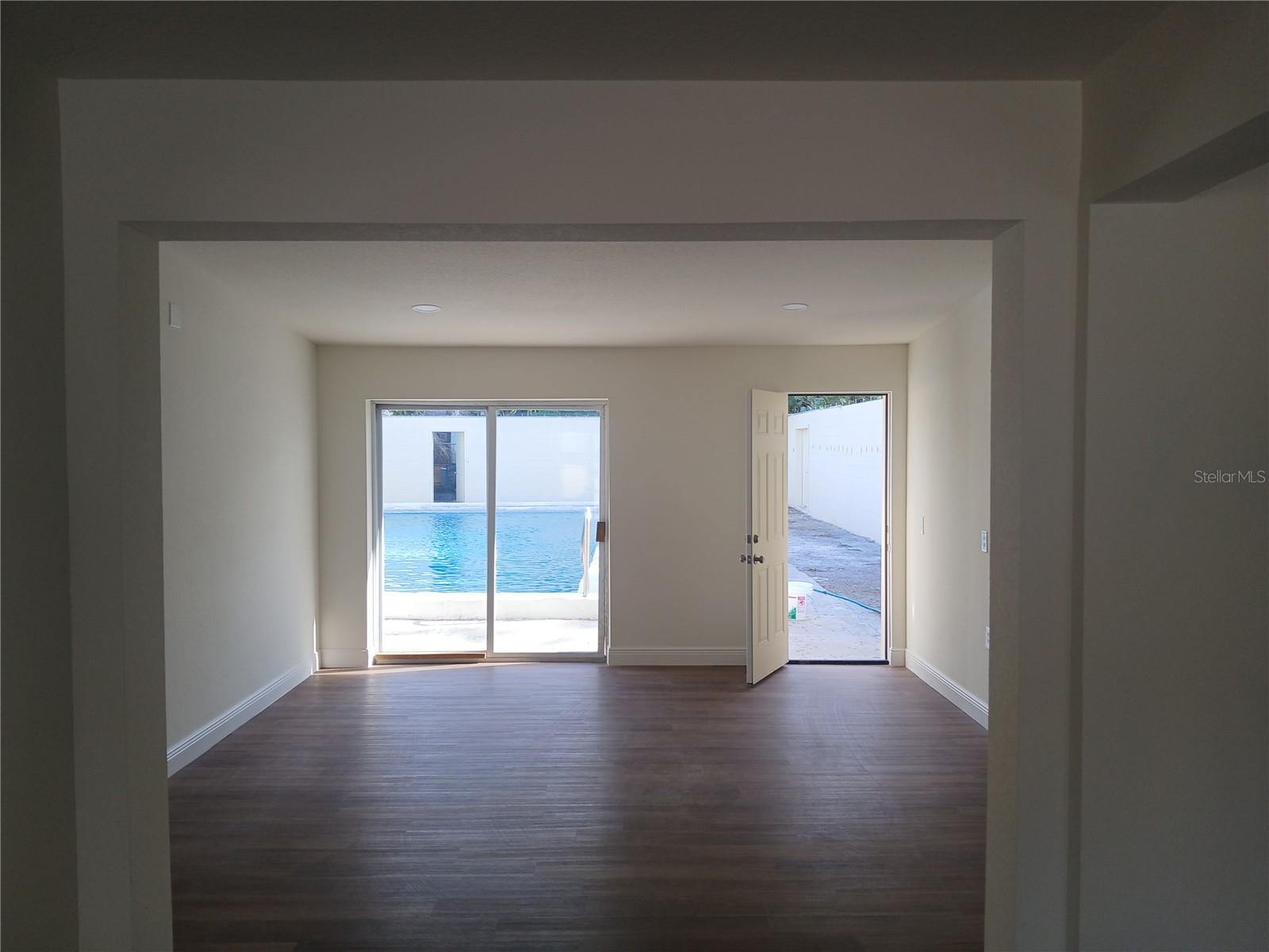 Image 6 of 8 For 3465 Edgewater Drive