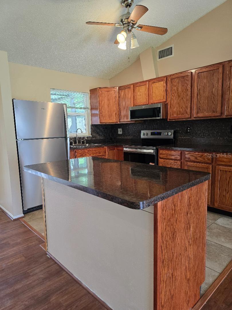 Image 4 of 23 For 7756 Ivory Terrace