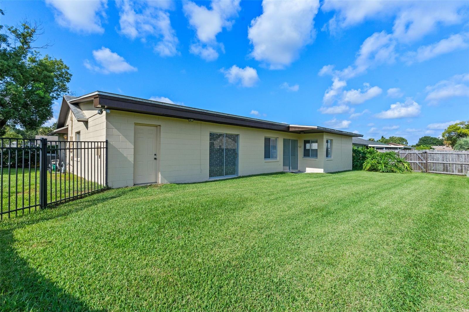 Image 2 of 20 For 2317 Woodleaf Court