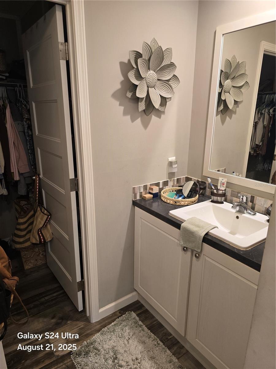 Image 18 of 21 For 2886 Canyon Drive 584