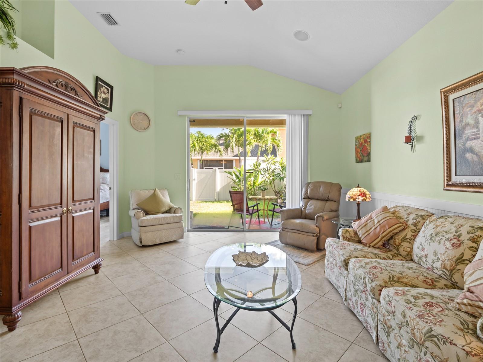 Image 18 of 46 For 3271 Arden Circle