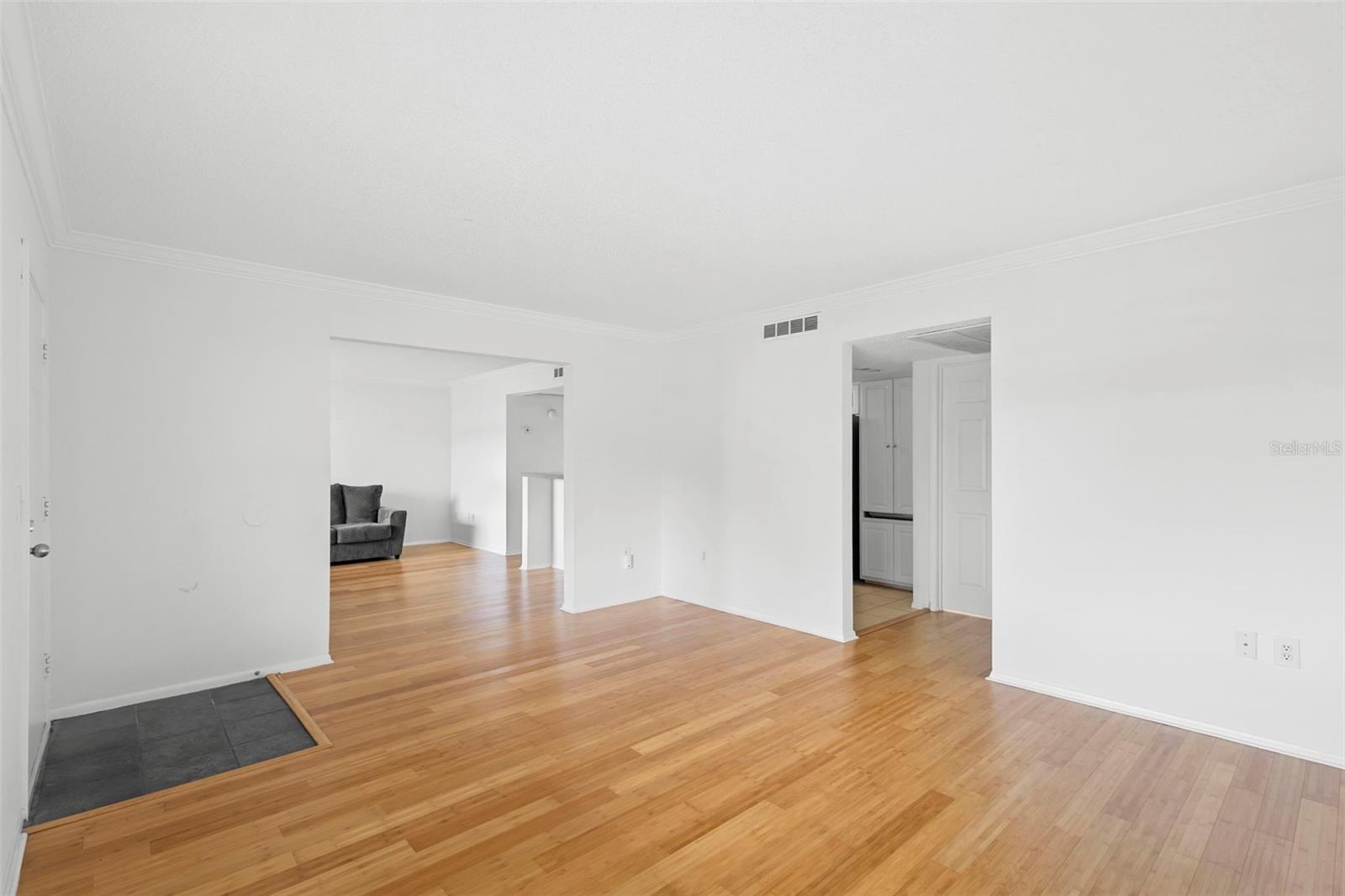 Image 3 of 30 For 123 Blue Point Way 320