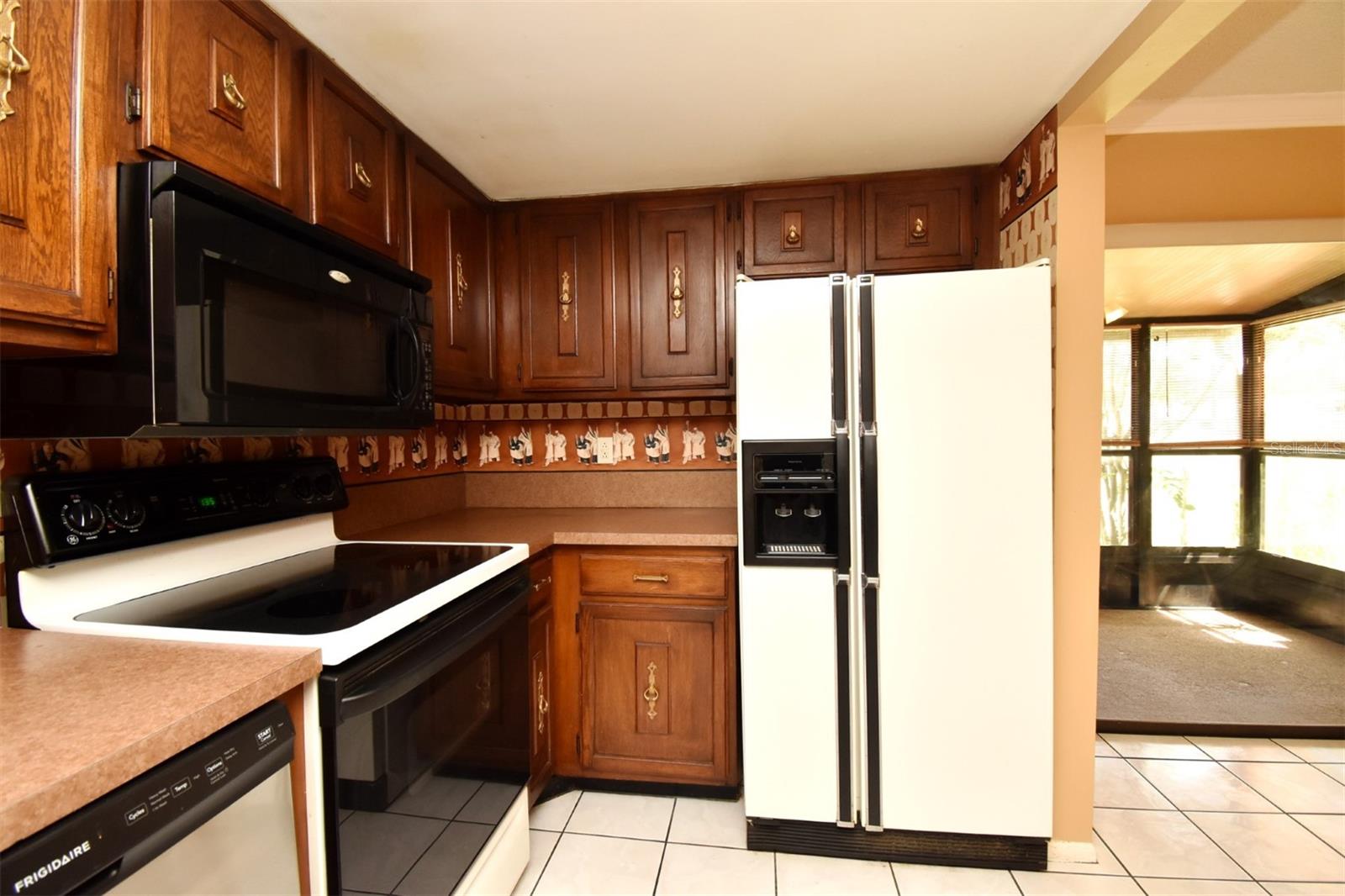 Image 10 of 37 For 6013 Village Circle 6013