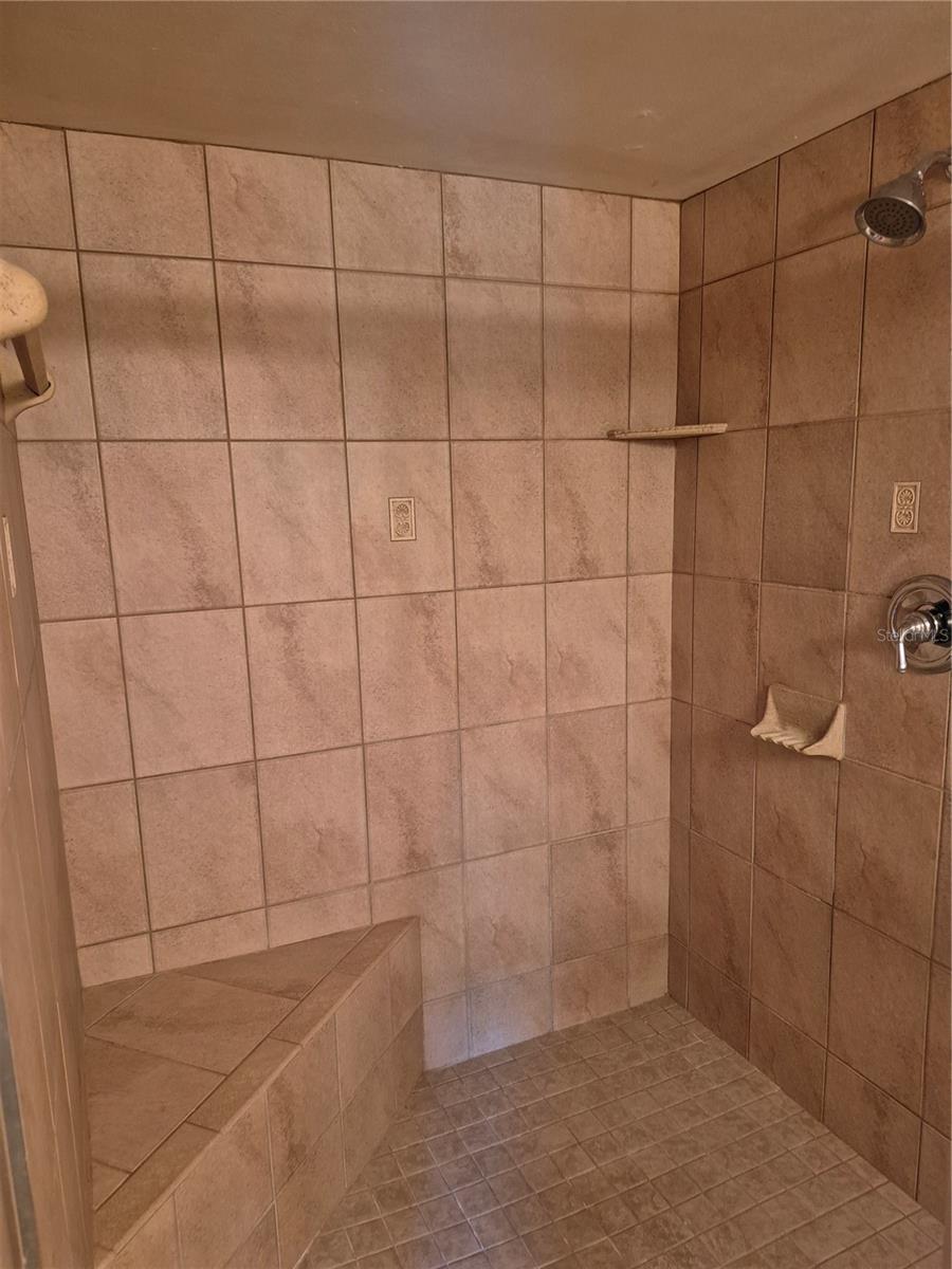 Image 28 of 37 For 6013 Village Circle 6013