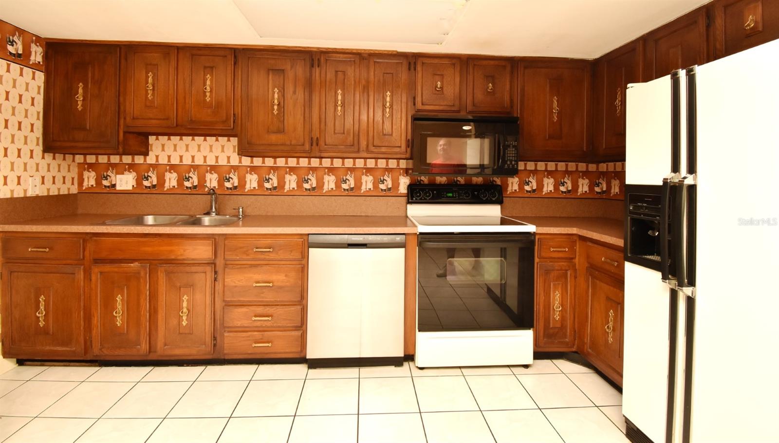 Image 9 of 37 For 6013 Village Circle 6013
