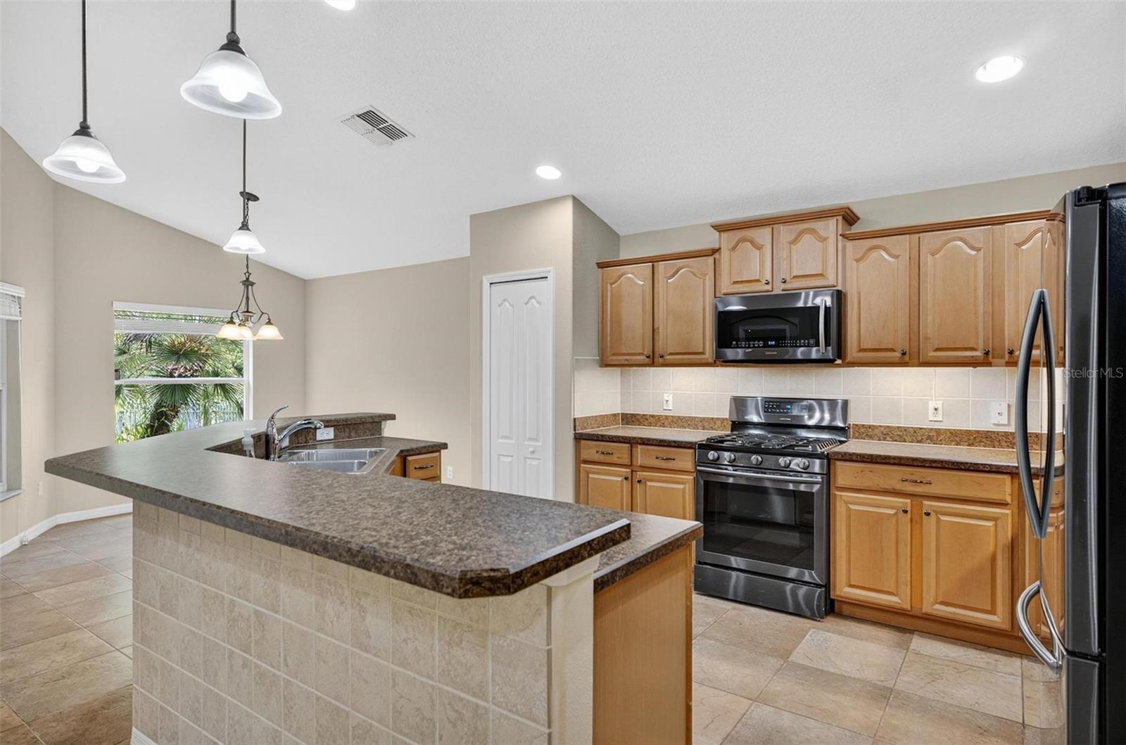 Image 16 of 62 For 140 Gladesdown Court