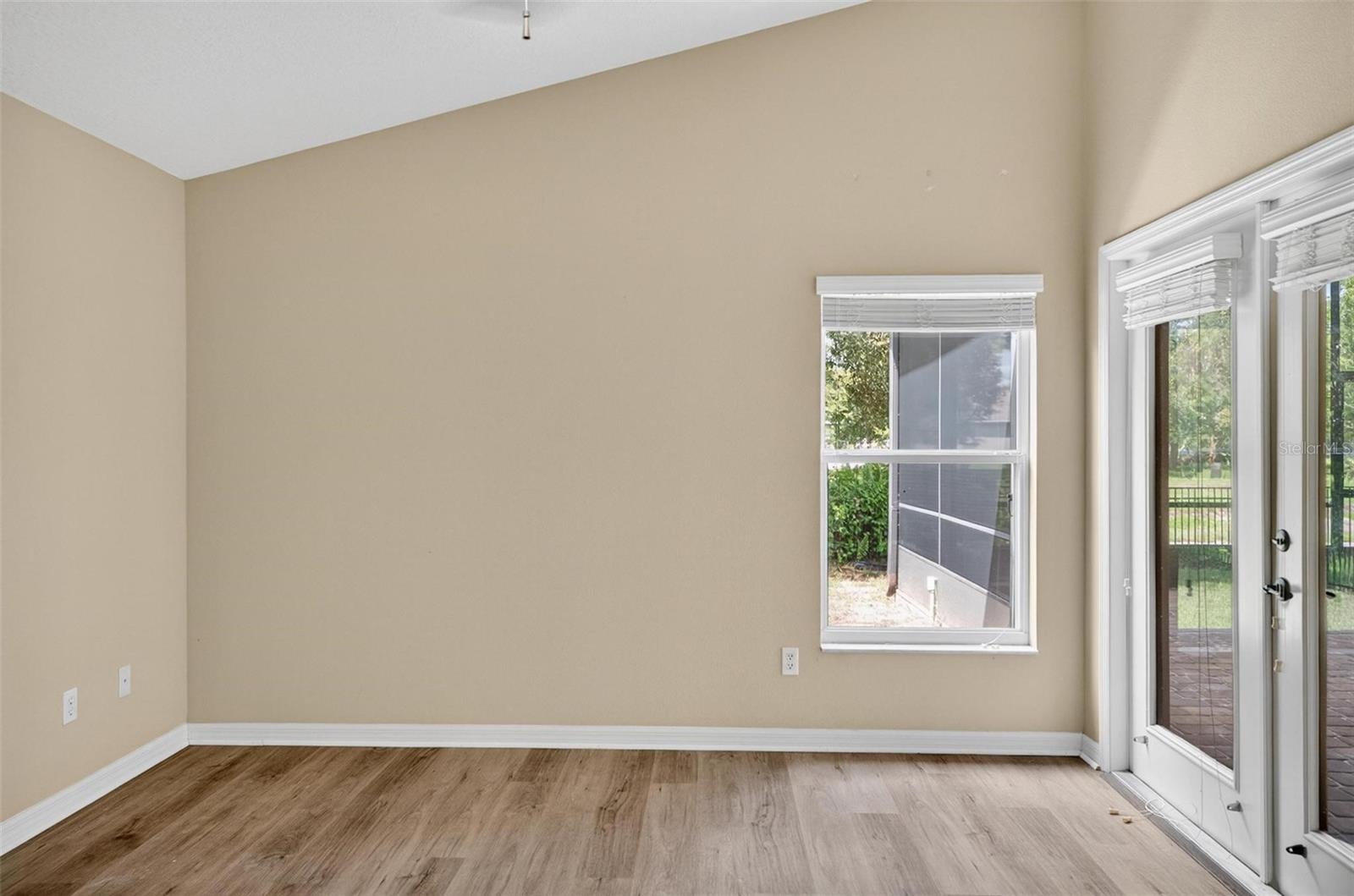 Image 31 of 62 For 140 Gladesdown Court
