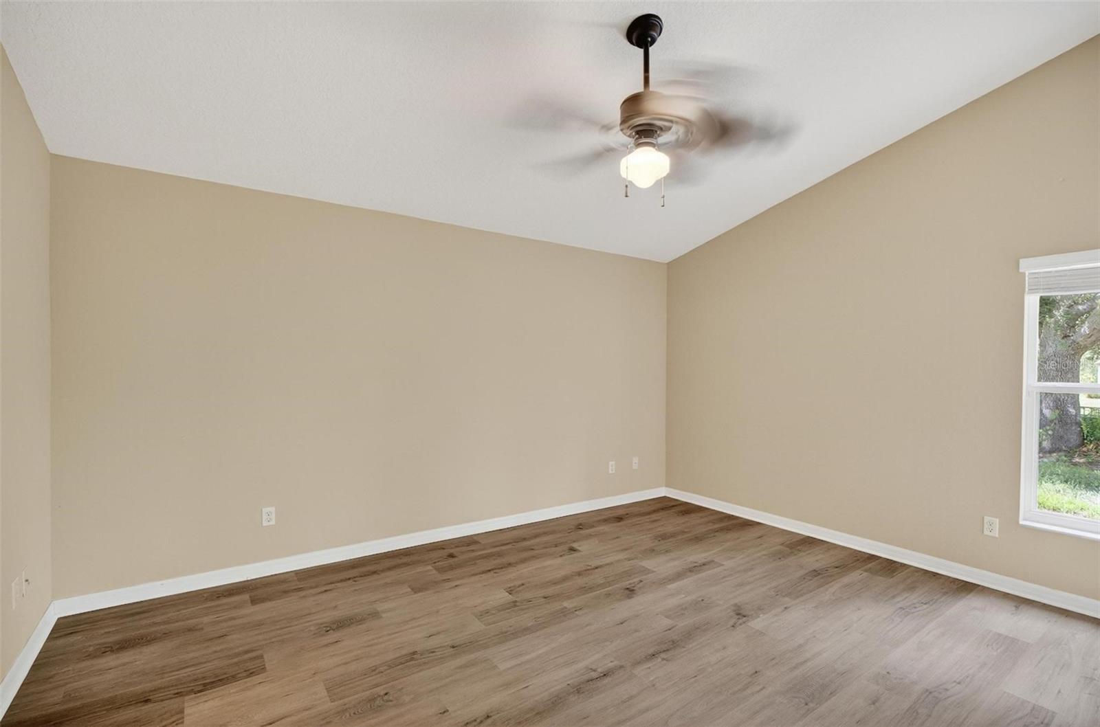 Image 32 of 62 For 140 Gladesdown Court