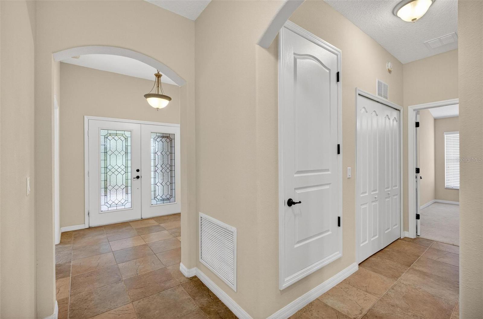 Image 9 of 62 For 140 Gladesdown Court