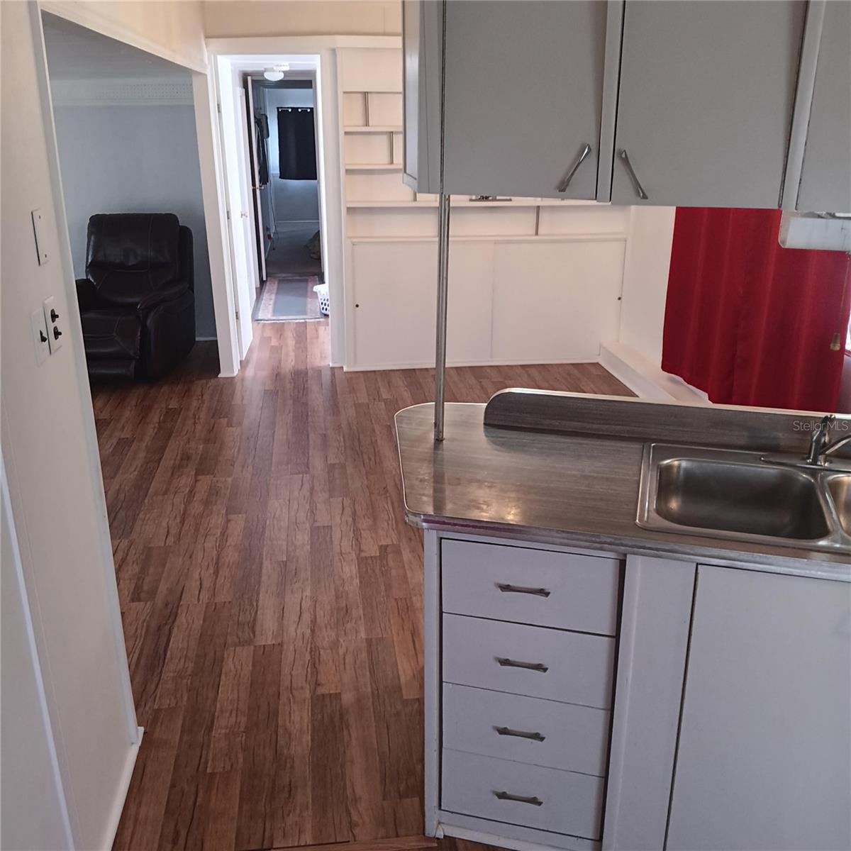 Image 10 of 37 For 711 51st Avenue Drive W